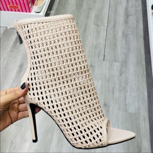 Cape Robbin ‘Beige woven heel” - Picture 3 of 5